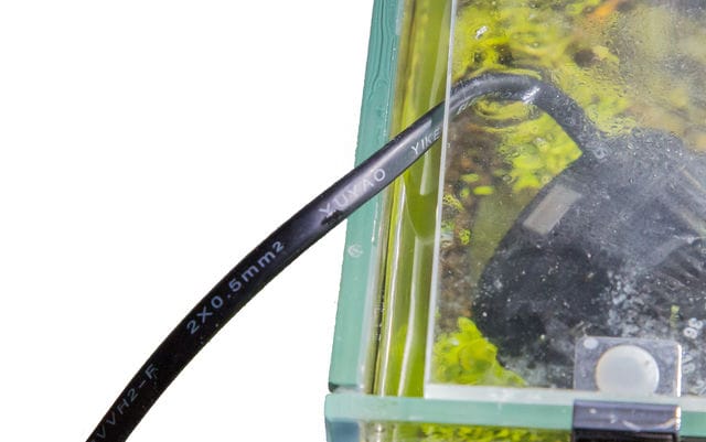 Kabel an Abdeckscheibe